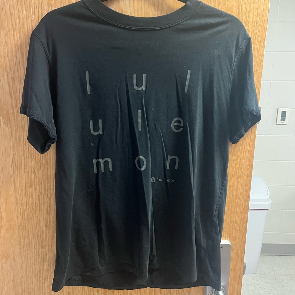 LULULEMON t-shirt